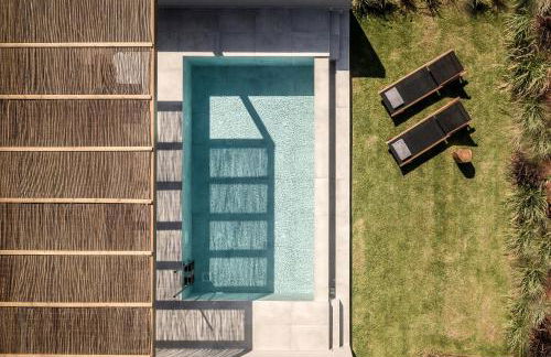 AKU Suites with private pools - Photo 4