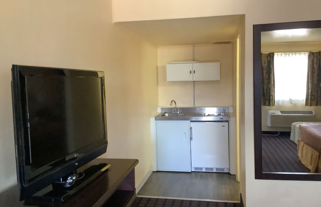 Silver Spur Vintage Inn & Suites - Photo 26