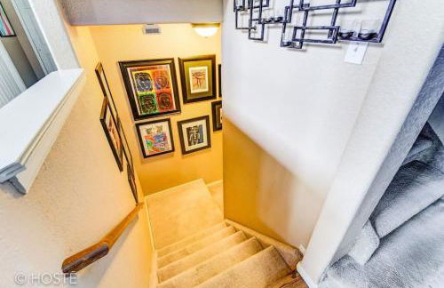 *H* 5BR Home Getaway w/HOT TUB ** - Foto 19