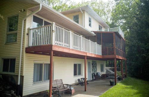 Finn's Hideaway -Modern family river home - Foto 2