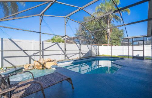 Magical 5-Bedroom Retreat w/ Pool, 3 Ensuite Bedrooms, Near Disney, and Internet! - Foto 46