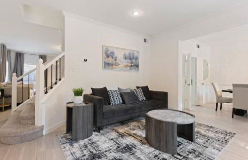 New Luxury Getaway - Two King Beds, Heated Pool, Outdoor Grill & 1Gbps Wifi - Photo 18