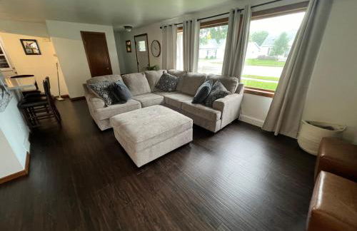 Curly's Quarters (4 Bedroom Home) w/ Lambeau view - Foto 9