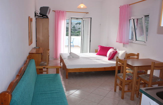 Aaron Studios Apartments - Photo 4