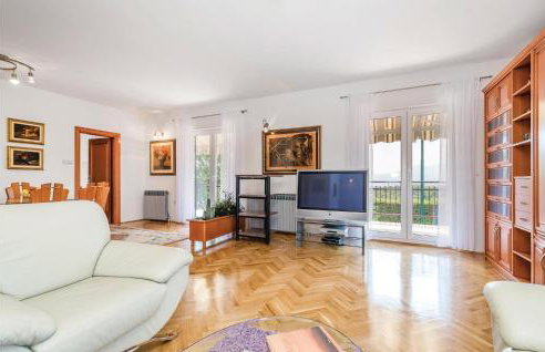 Cozy Home In Viskovo With Wifi - Photo 3