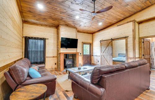 Hot Tub & Mtn Views: Pet-Friendly Englewood Cabin - Photo 3