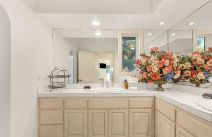 Private Estate w Pool Hot Tub Fire Pit Near Encinitas The Ranch by AvantStay - Foto 42