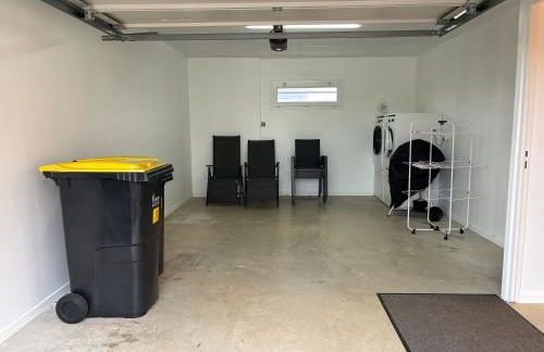 La clé des champs Maison plain pied lumineuse bien équipée, séjour spacieux, belle terrasse aménagée, garage, grand jardin clos, parking, près de Bayeux et Omaha Beach, chiens bienvenus - Foto 49