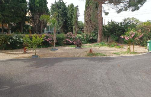 Magnifique villa avec piscine 10x5 m sur 1800m2 de terrain avec parking privatif cuisine recente equpee 3 chambres dont 2 parental au rdc avec wc separe pas de vis à vis terrain de petanque bbq climatisation jeux enfants - Photo 19