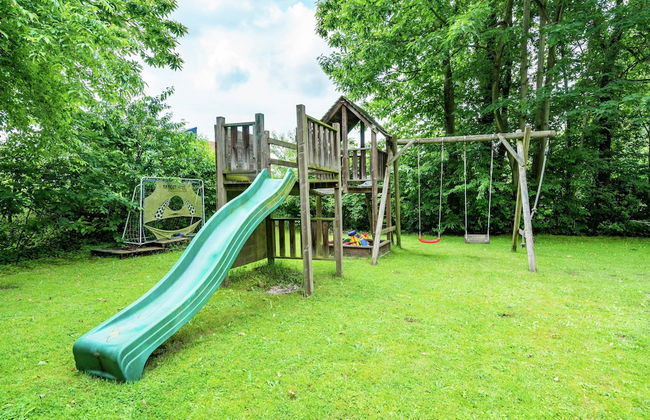 Cosy and Snug Holiday Home With Joint Swimming Pool - Foto 19