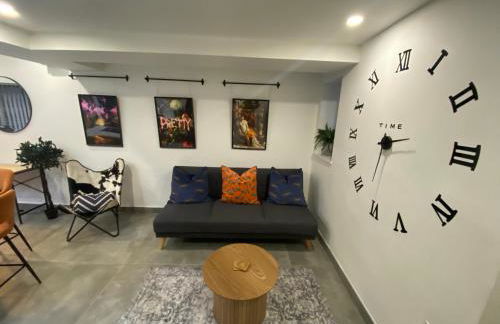 2 bedroom duplex apartment close to UHW & city centre - Foto 27