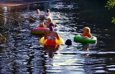 RV42 with Large Deck on a Creek - Foto 23