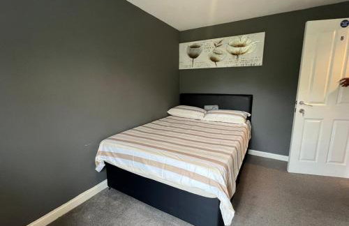 Tuffley 4 bedroom house - Foto 16