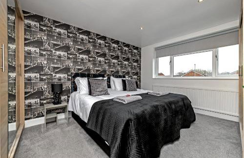 Contractors Dream~POOL TABLE~Close to Luton Airport~Three Double Bedrooms - Foto 9