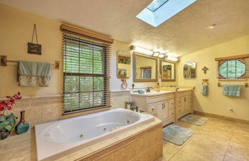 Log Cabin Sanctuary in Inverness with Furnished Deck - Foto 26