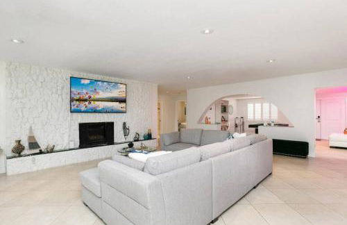 ~Villa Victoria Luxury! (Pool)~1 mile from beach - Foto 27