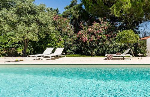 Relax in Style - Prime Spot with Garden & Natural Pool - Foto 1