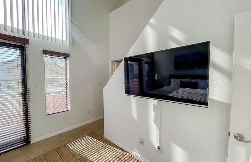 *WEHO/Beverly Hills* Luxury 2BD/2.5BA + Balconies - Photo 3