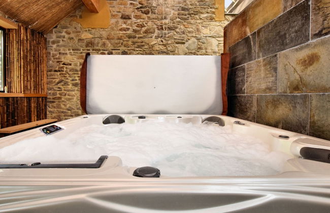 Pleasant Holiday Home in Erezée Ardennes with Hot Tub, Sauna - Photo 5