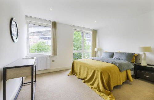 Elegant 2-Bedroom Apartment with Balcony - Foto 4