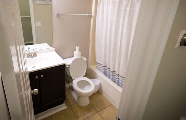 3Bdrm 2.5Bath 5Beds - Warm Home in Katy - Foto 19