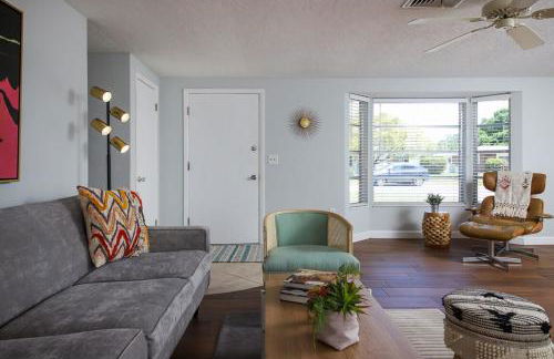 Siesta Sol Art Bungalow- 2 miles to Siesta Key! - Foto 8