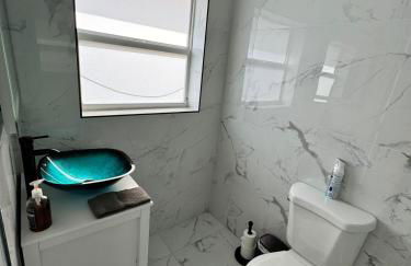 Luxury Pool Retreat Sleep 17 Near Beach - Foto 6