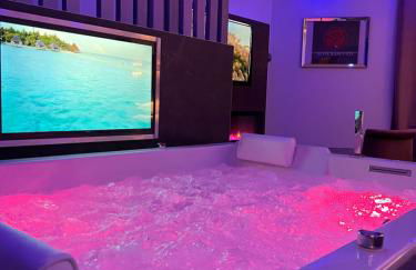 Chic & Jacuzzi - Foto 1