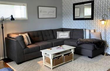 Charming Downtown Cottage with Porch & Backyard Retreat near Beaverhead River in Dillon, Montana - Foto 4