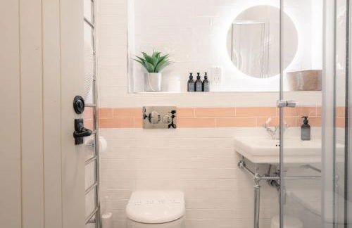 Mycock Cottage - Photo 10