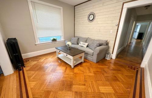 The Allen House - 3 Bedroom - 2 Full Bath - Private Gorgeous Apartment - Sleeps 8 - Foto 3