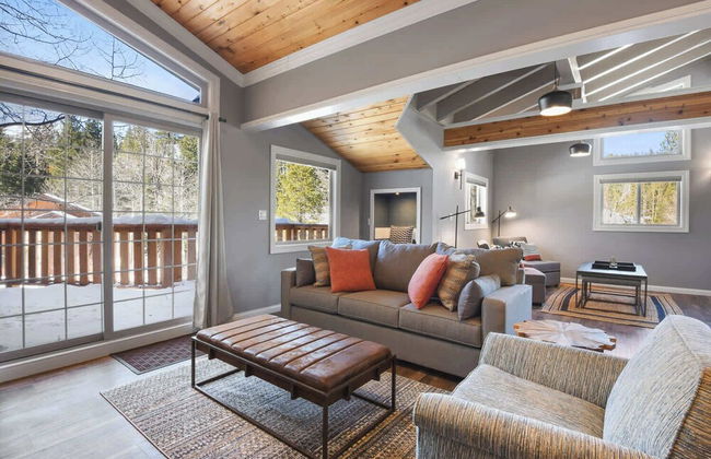 Alpine Chalet Nature Lovers Rejoice! Chic 4 BDR - Photo 18