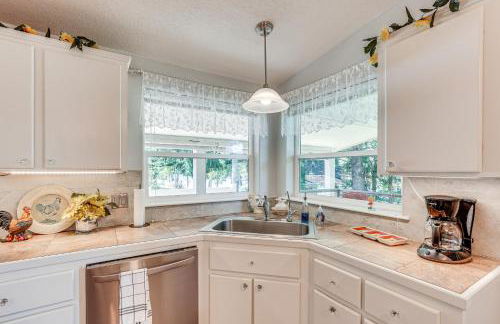 Waterfront Shady Cove Home with Fishing Deck! - Foto 12