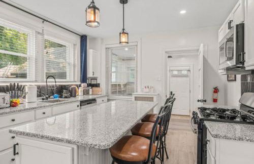 Spacious Home King Beds Gym Deck Games Parking AC - Foto 34