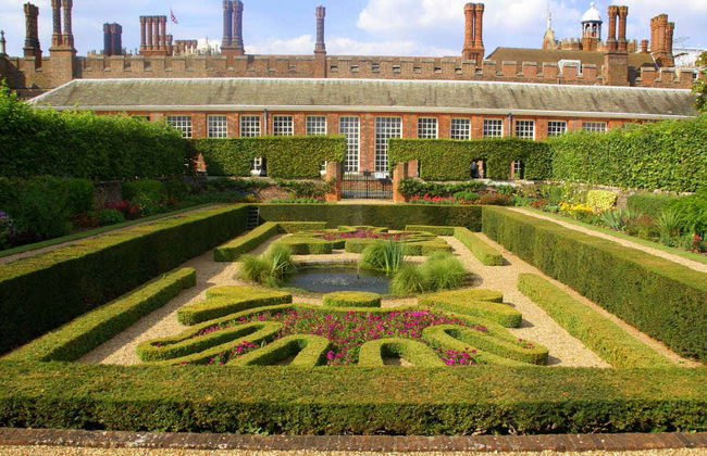 Hampton Court Palace Ticket - Photo 3