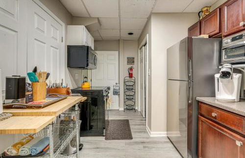 Spacious Yard and BBQ Chic Escape in Lawrenceville! - Foto 12