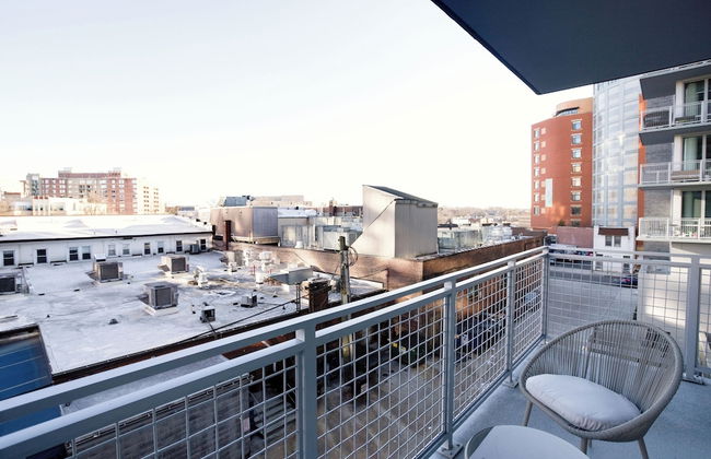 Stylish Apartment Steps from the Metro - Foto 34