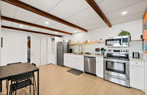 Water & Mountain View Apt - Walk to Waterfront - Foto 4