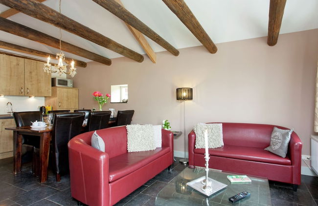 Stunning Holiday Home Near Forest in Slenaken - Photo 34