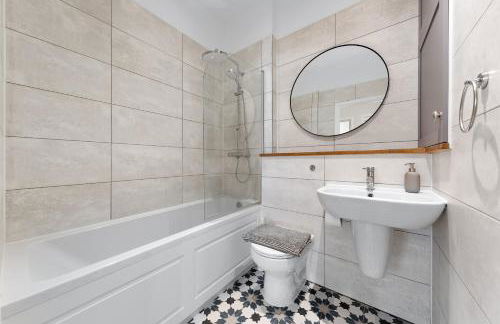 Shortlet Express, Stunning 3 bedroom apartment by Barking station - Foto 16