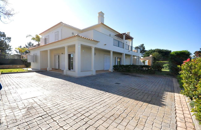 6 Bedrooms, Walking Distance to Amenities, Private Pool, Free AC and Wifi - Foto 30