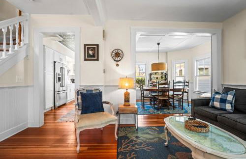 Historic Home and Cottage with Seaport View - Foto 3