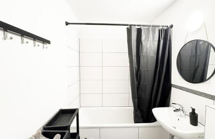 Ausgestattete Wohnungen für Monteur-Teams mit kostenlosem Parkplatz, WIFI, TV, Waschmaschine, Küche, Balkon, Restaurants und Supermarkt - Foto 23