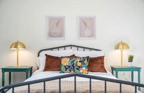 Stunning 5BR Villa Large Hot Tub & Scenic Yard - Foto 39