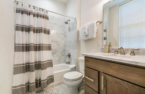 1 and 2 BR Private Condos Steps Away From French Quarter - Foto 52