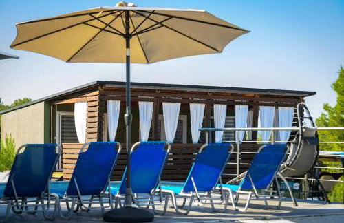 Cozy and Chic Little House with Pool Ivinj-2 - Foto 1