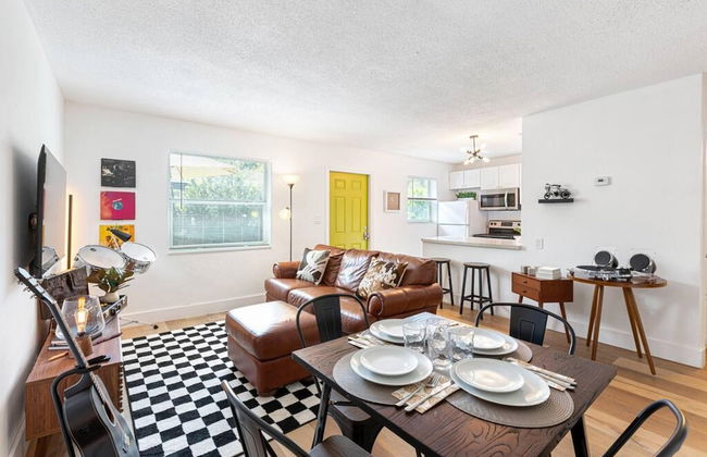 Musicians Lounge - 2 BR With Parking Asssigned - Photo 3