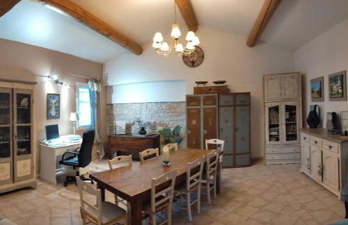 Le Mas des Cigales avec parc et grande piscine - Foto 12