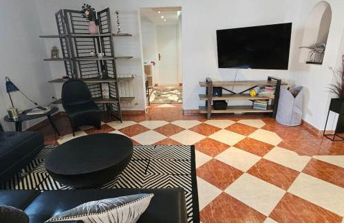 Apartment in big house with private pool & large outdoor space - Photo 6