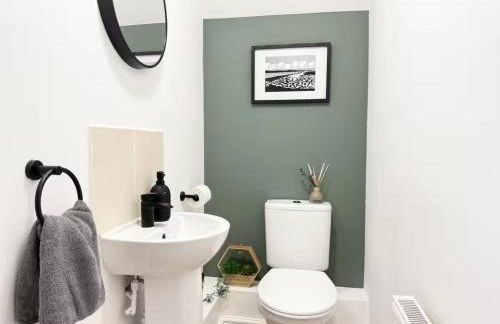 2 Bed Home Port Talbot - Perfect For Contractors & Families - Photo 23